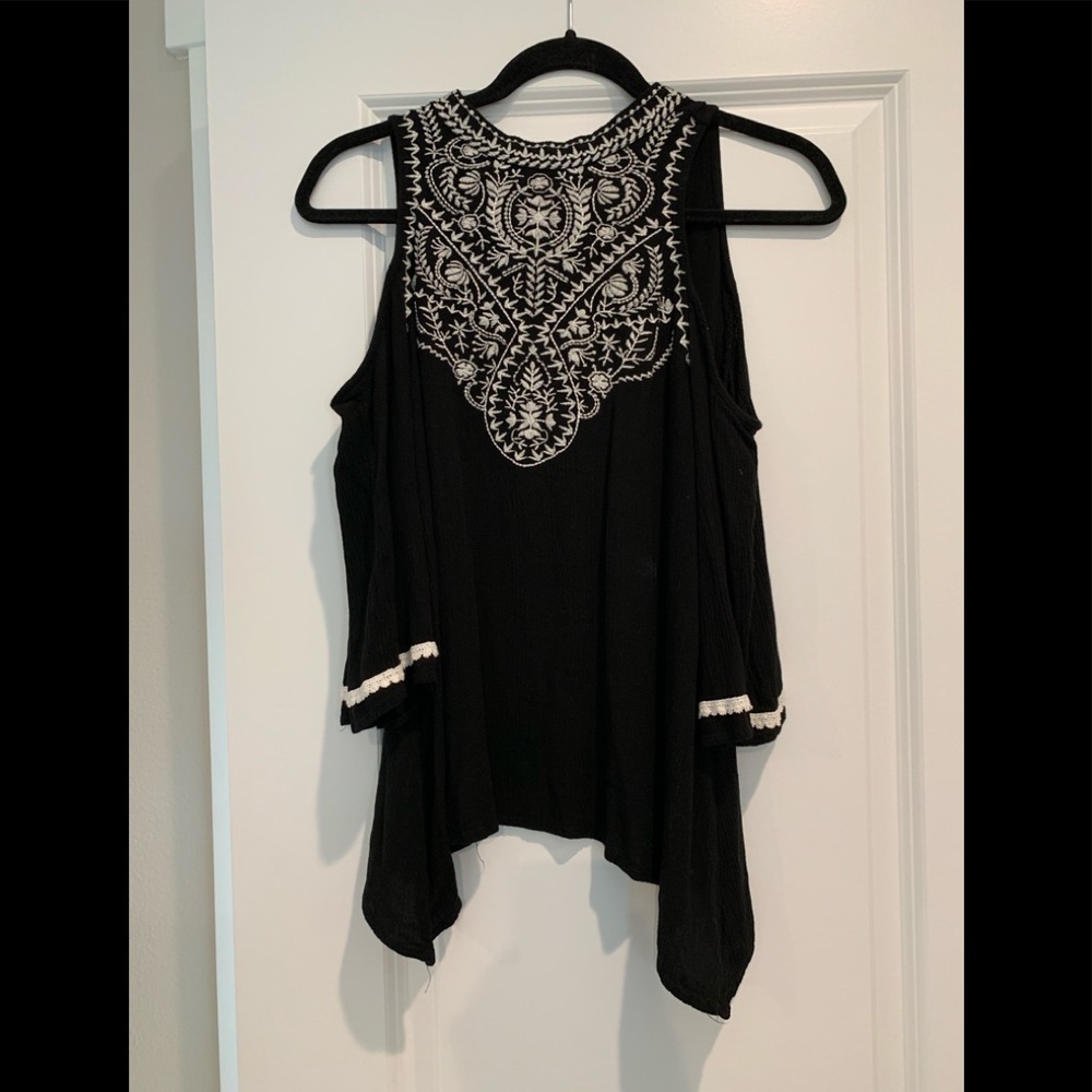 Black shoulderless top!